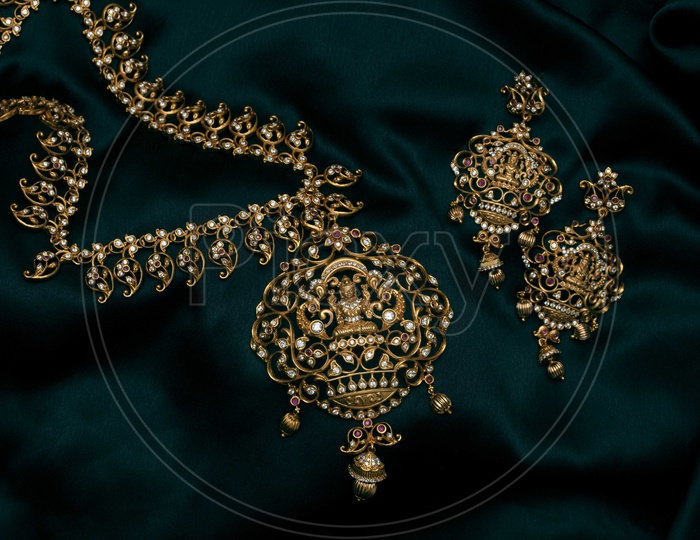 Traditional lakshmi pendant choker necklace set
