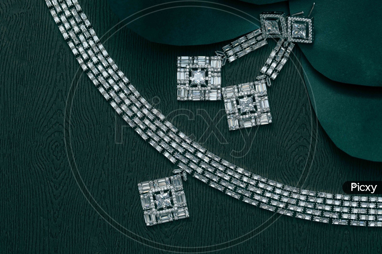 Designer choker necklace set with white stones