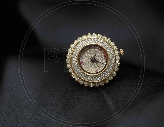 White stone stone finger Ring with Watch in it