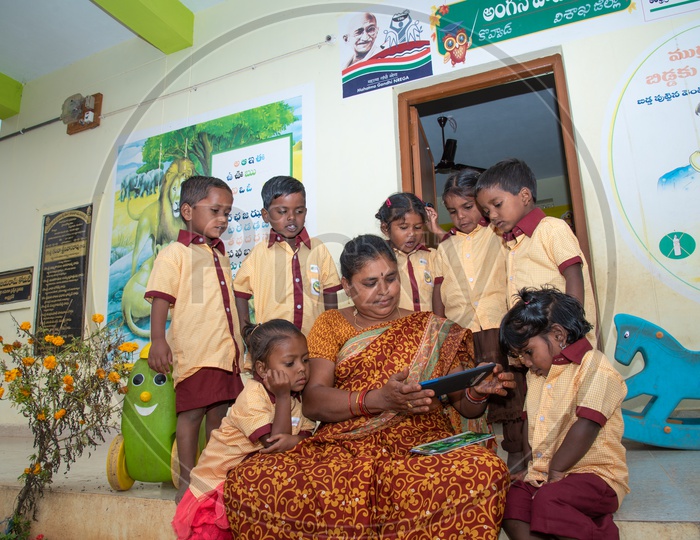 An Anganwadi teacher demonstrating stories to the students using a tablet
