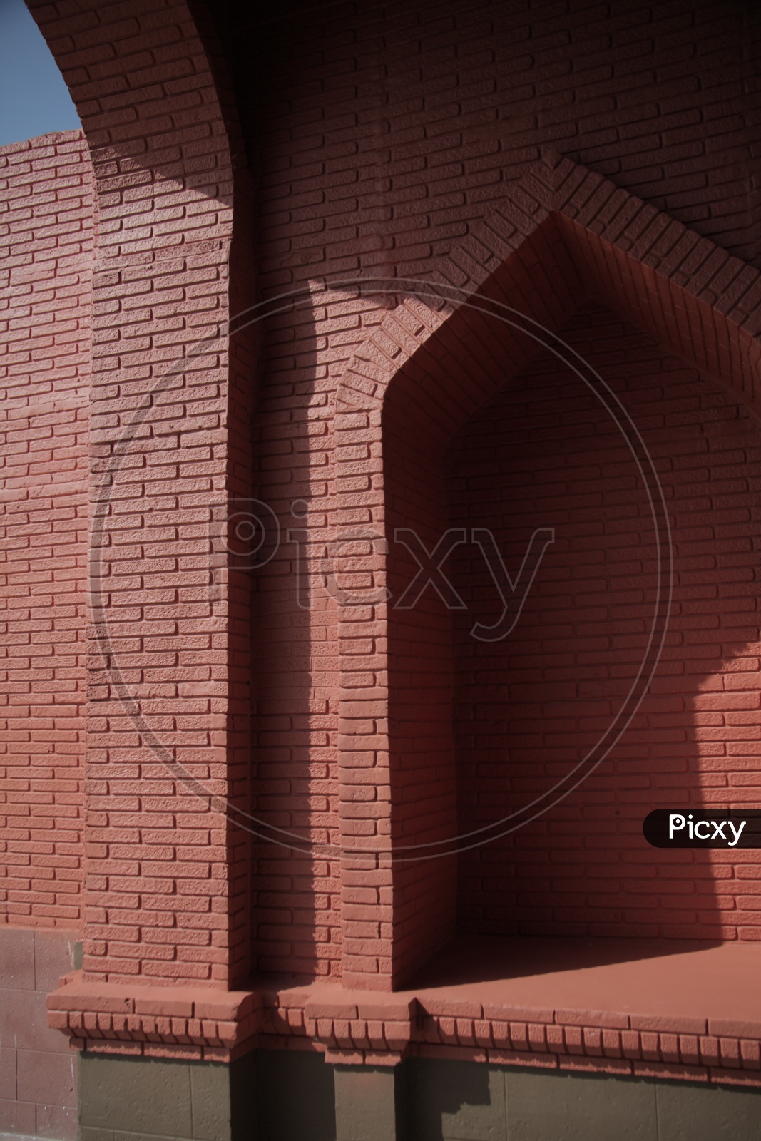 Wall of an arch at Ramoji film city