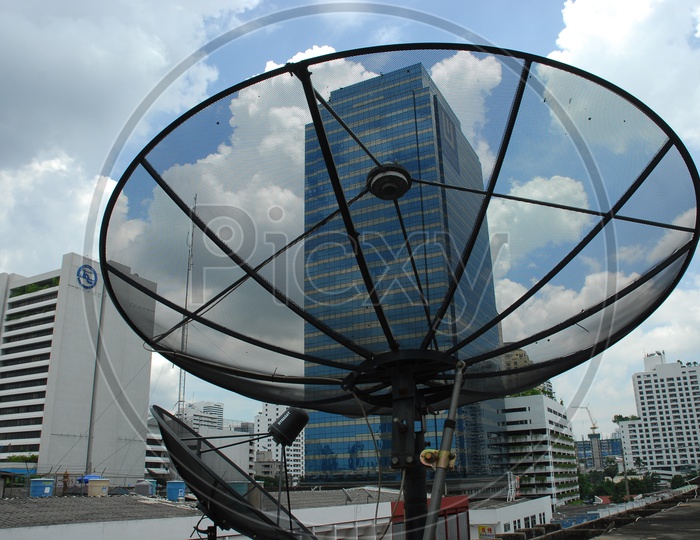 Antenna Dish For Network Frequency Amplification