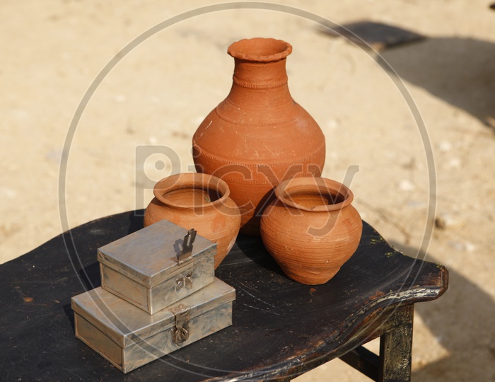 Clay pots and small aluminium boxes on a table