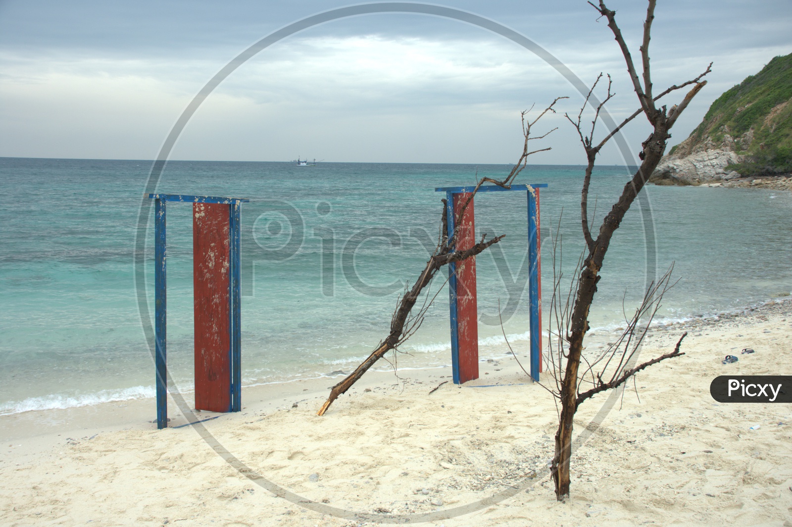 Wooden doors on the beach side