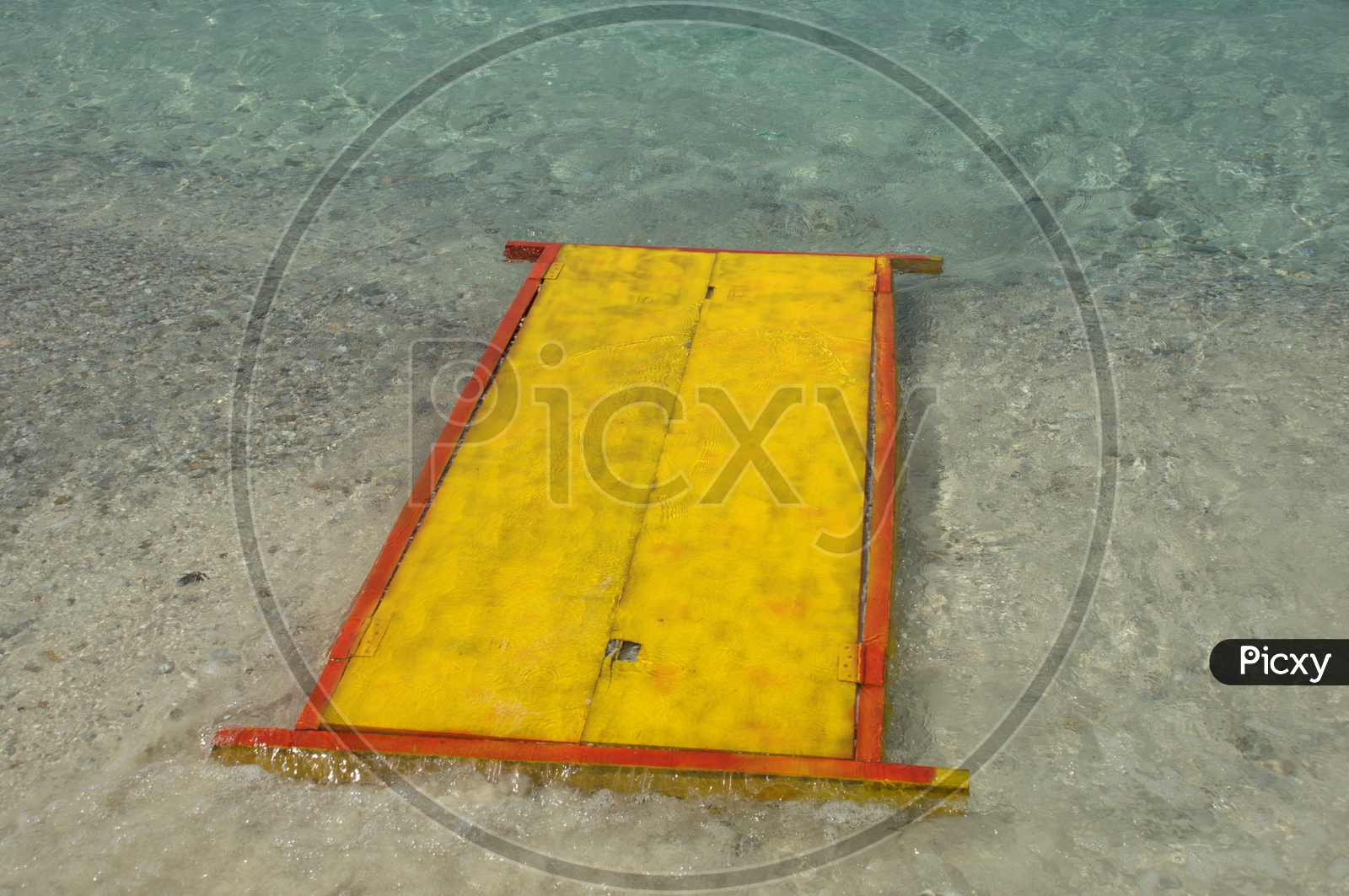 image-of-an-yellow-wood-in-the-beach-waters-mt527599-picxy