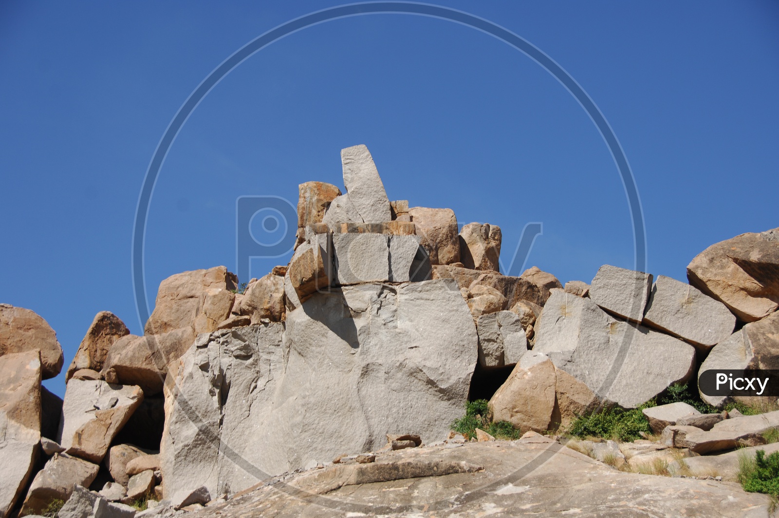Massive structures of Granite Boulders