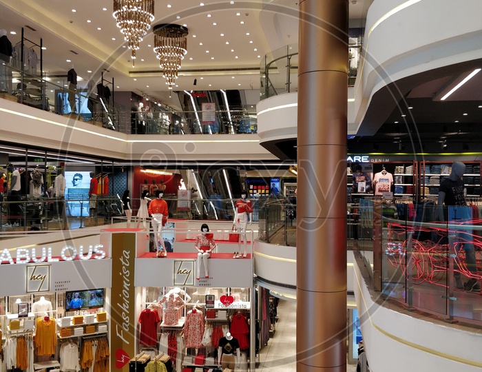 The shopping arena inside Central