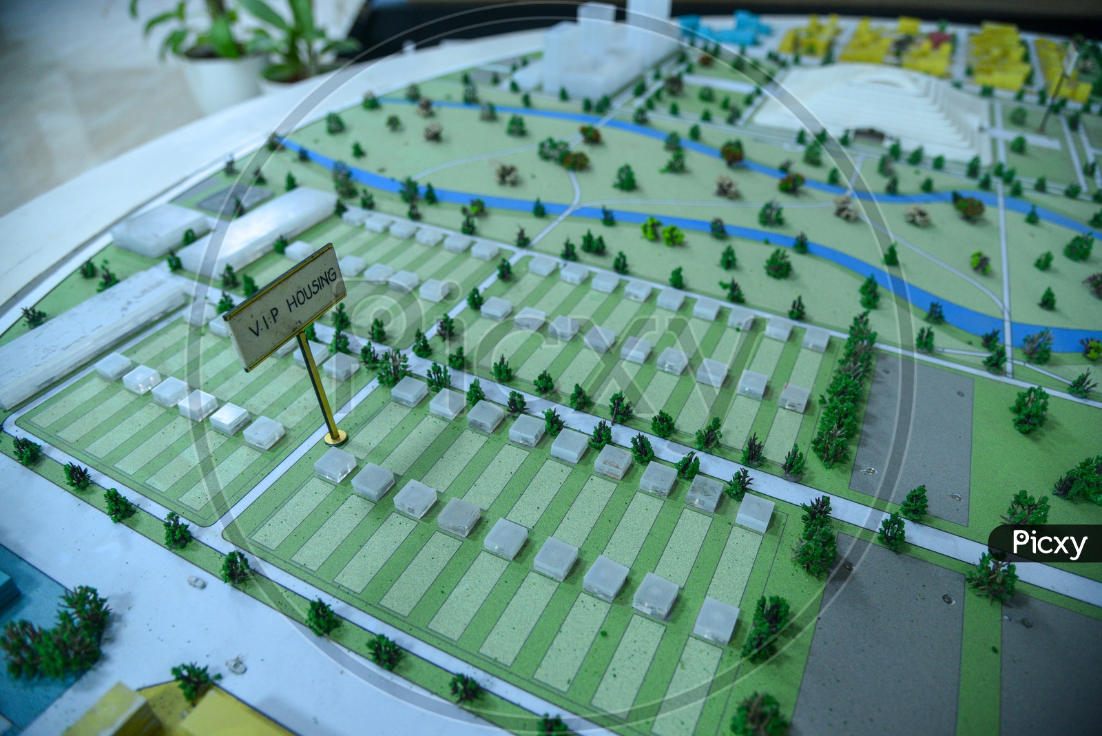 VIP Housing  Model Scale Miniature  Presentation