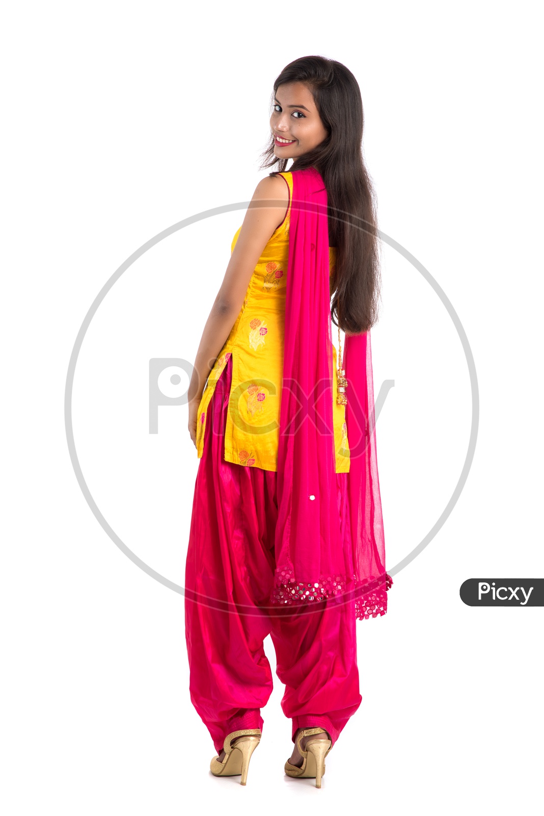 👈Follow us more pics❤ . #punjabimarried #sikhmarriage #punjabi #p… |  Stylish girl images, Desi girl image, Kurti designs party wear