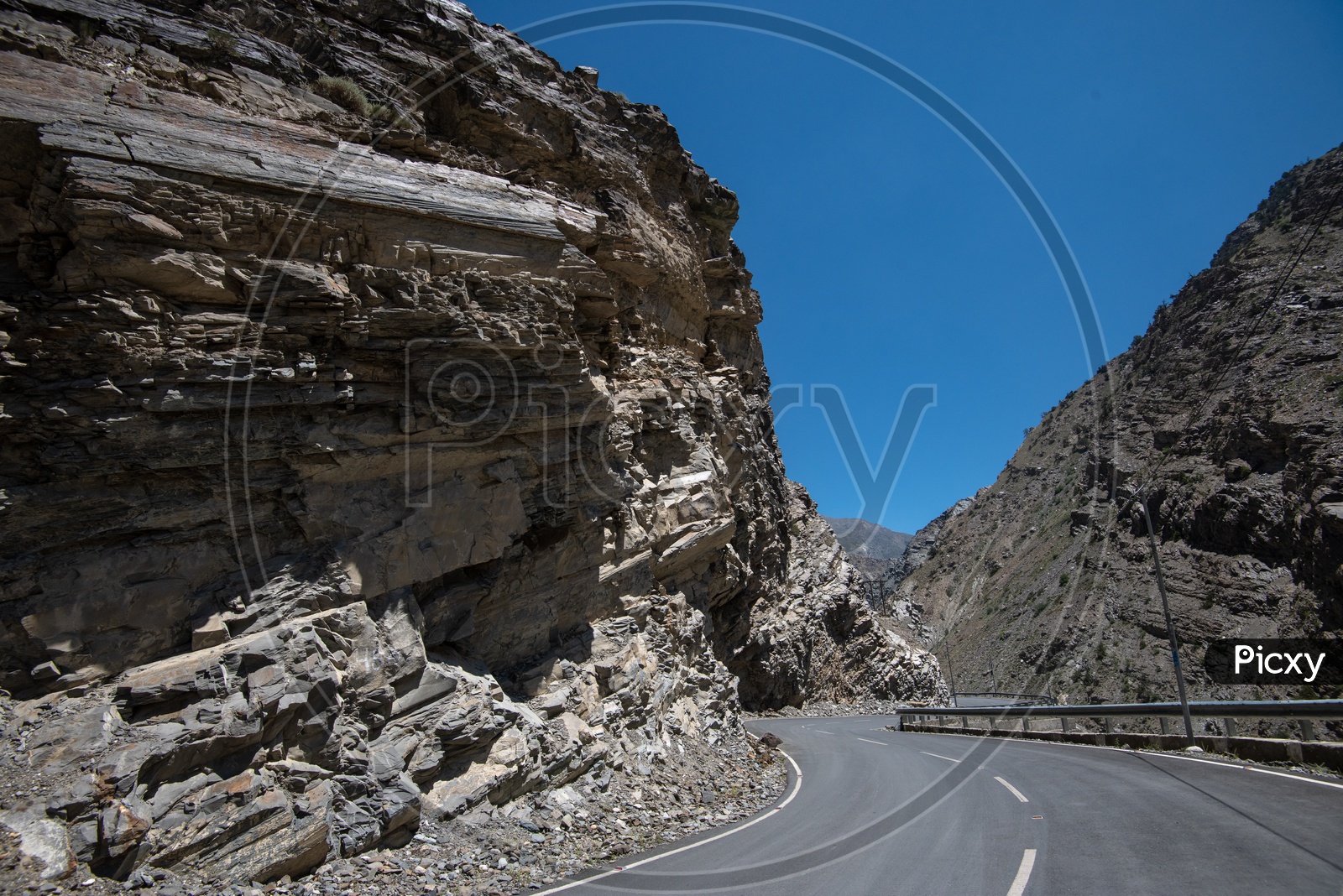 Roadways of Spiti Valley with mountains