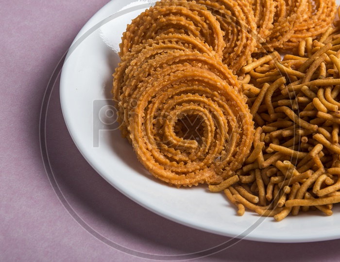 Chakli, chakali or Murukku and Besan Sev in a plate