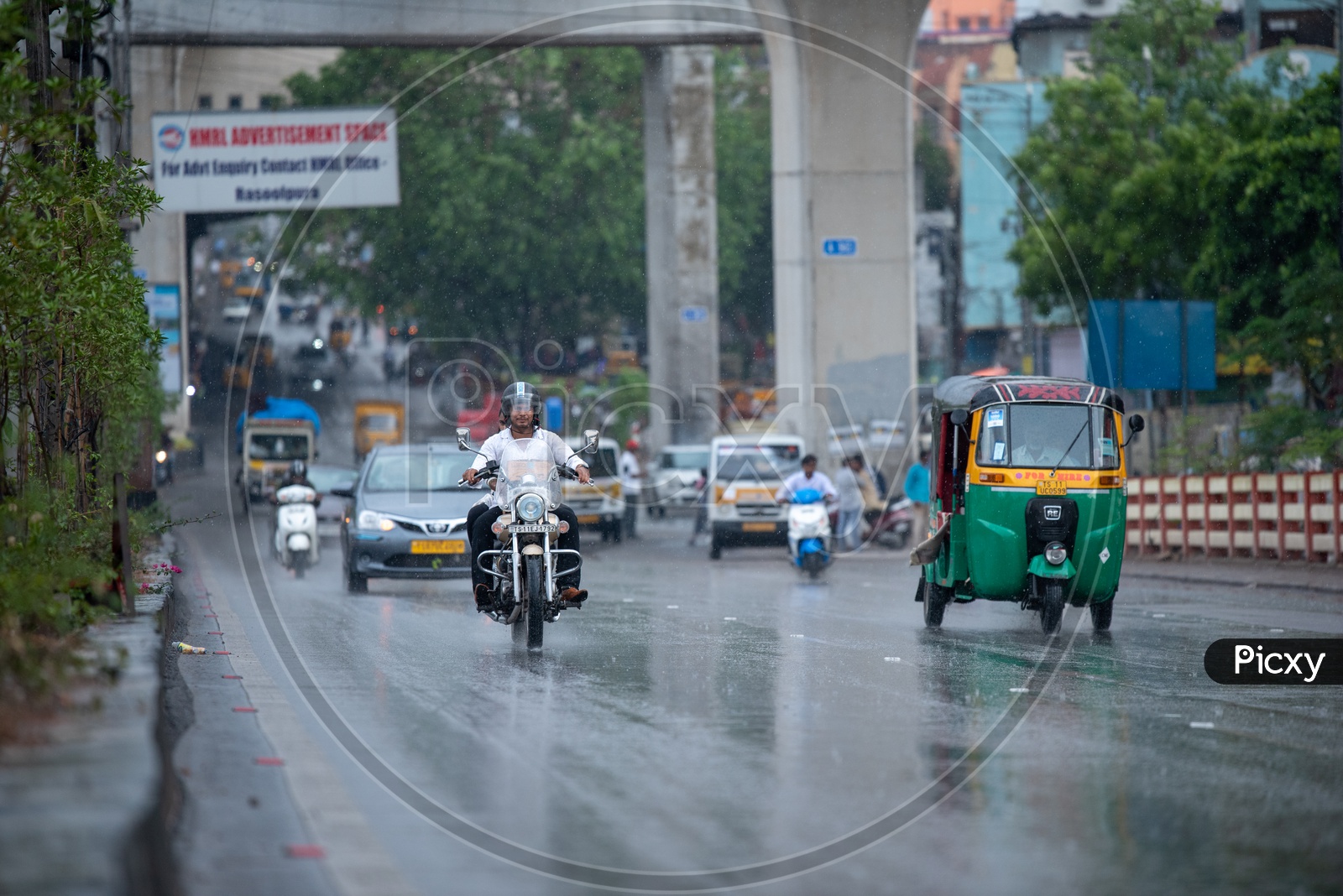 Commuting Vehicles on the City Roads on a Rainy Day