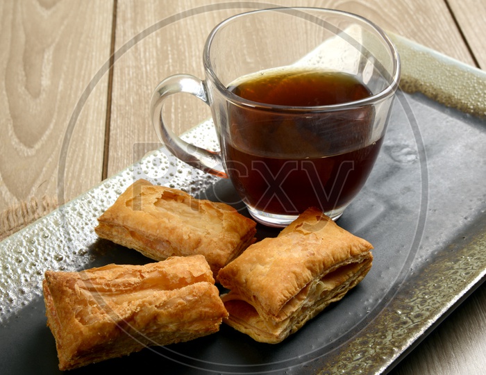 Crispy khari with black tea or coffee