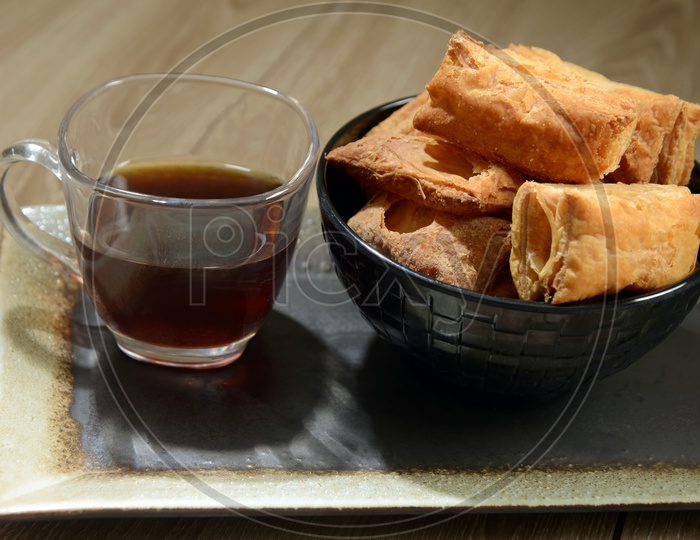 Crispy khari with black tea or coffee