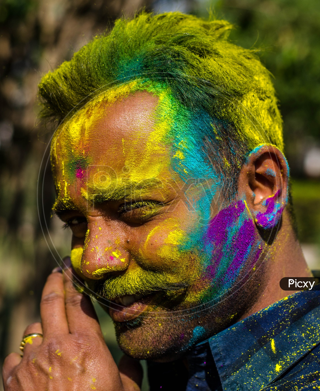 Portrait of a men with coloured face
