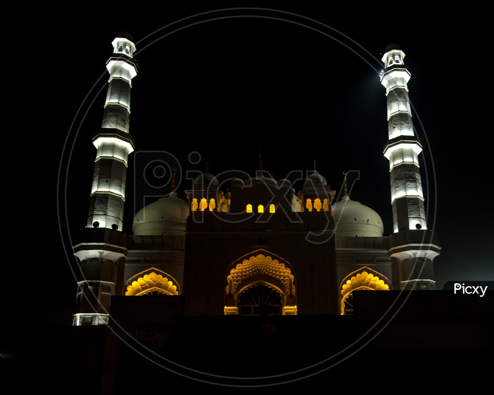 Teele wali Masjid in the night