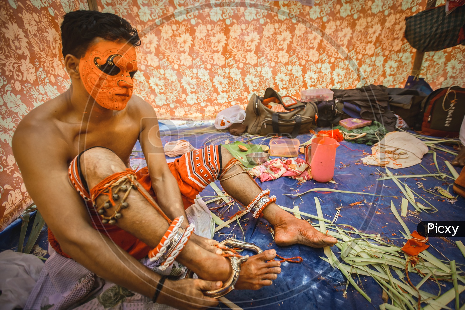 Ritual Art Kandanar Kelan Theyyam Of Northern Kerala India In Fire Stock  Photo - Download Image Now - iStock