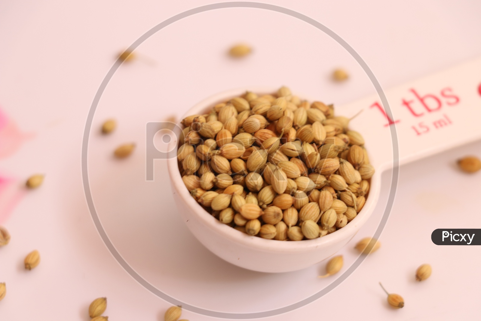 One tablespoon of whole and dried coriander seeds