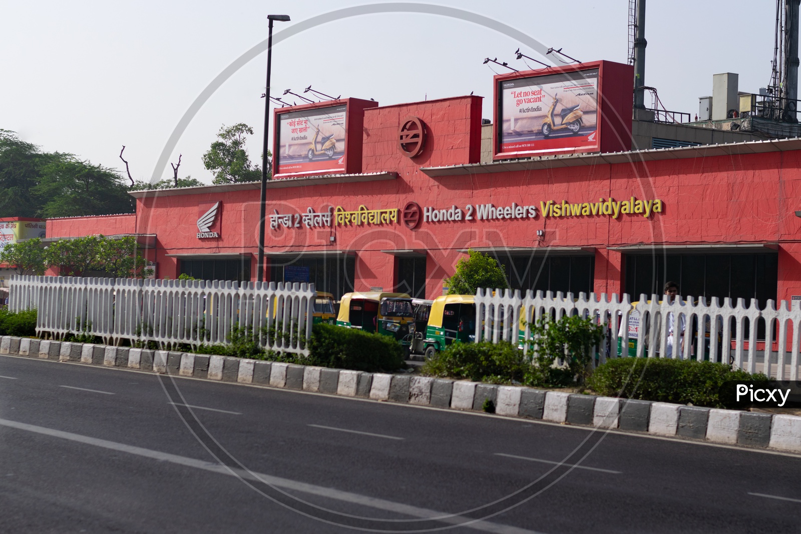 Image of Vishwavidyalaya Metro StationPG493464Picxy