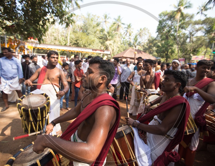 Chendi Melam , Kerala Local Traditional Drums Playing At Theyyam