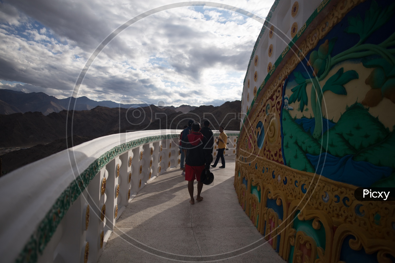 image-of-people-exploring-shanti-stupa-in-leh-lc057207-picxy