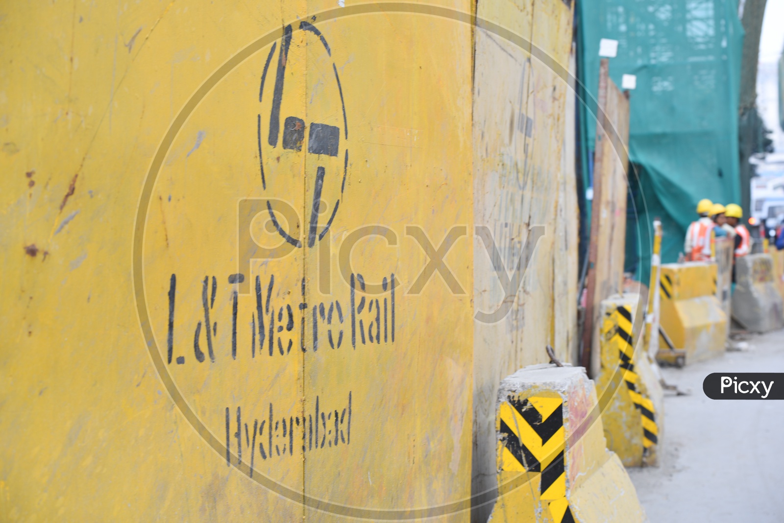 L& T Metro Rail Construction barricades