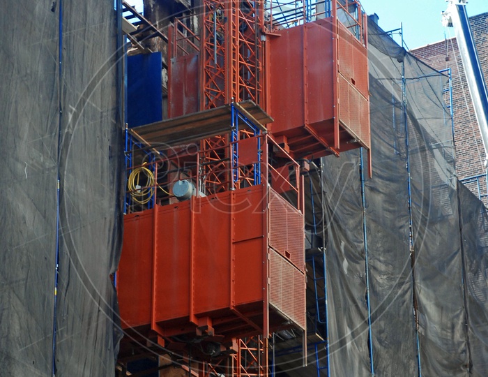 Construction site lift
