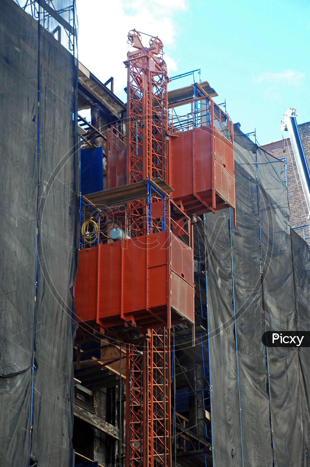 Construction site lift