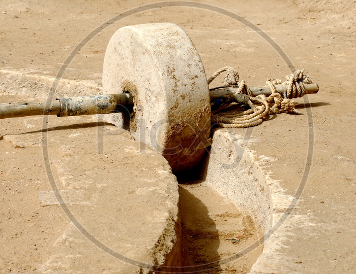 Traditional Crusher Stone  Grinder