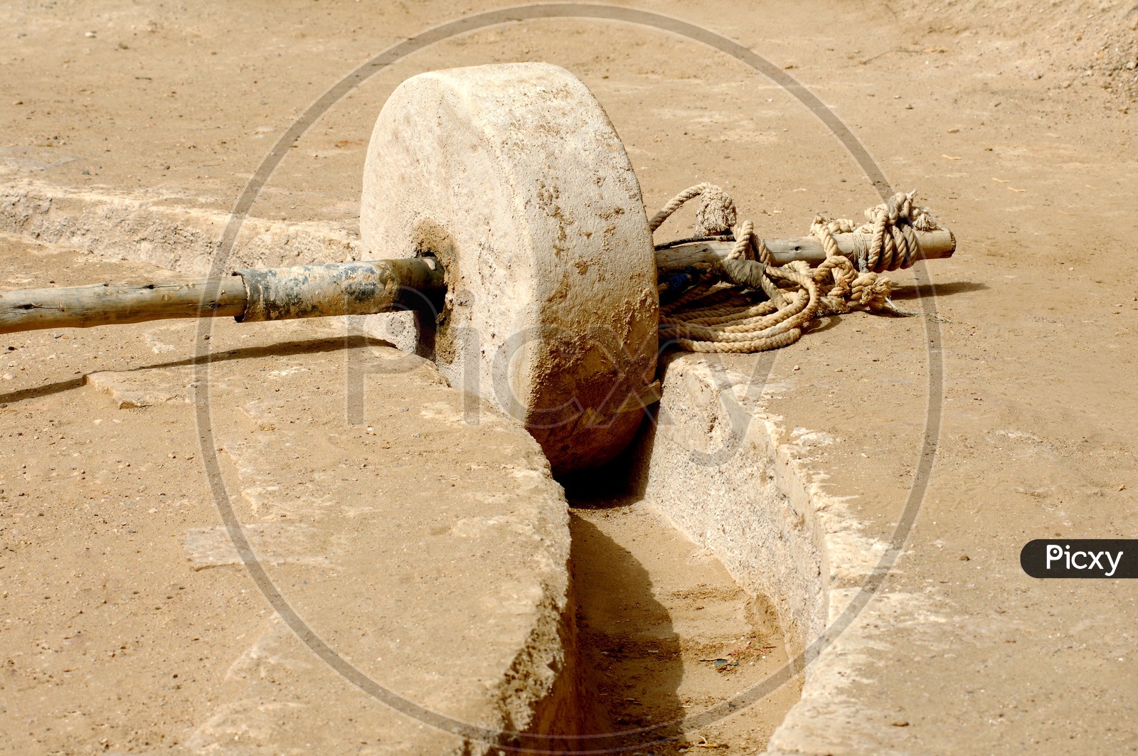 Traditional Crusher Stone  Grinder