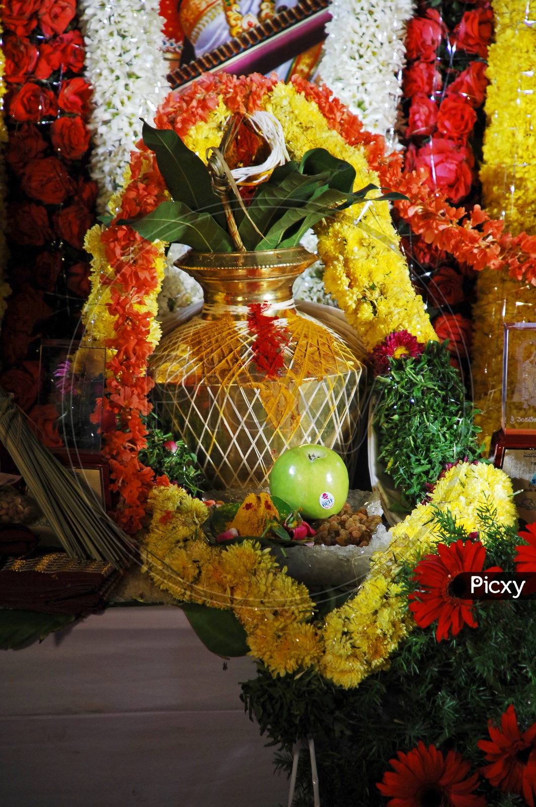 Ganesh Chaturthi Flower Decoration and Props in Delhi – Myaffairs