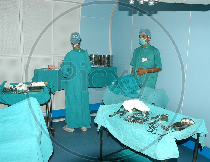 Surgeon team in operation theatre
