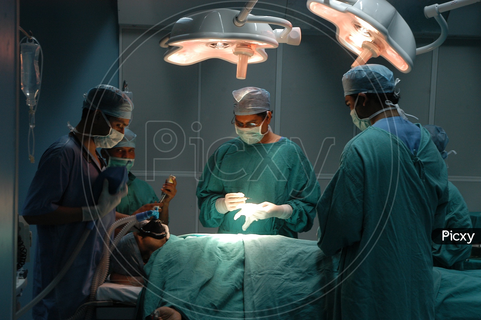 Surgeon team performing a surgery in operating theater