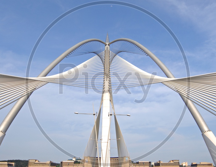 Architecture of Seri Saujana Bridge