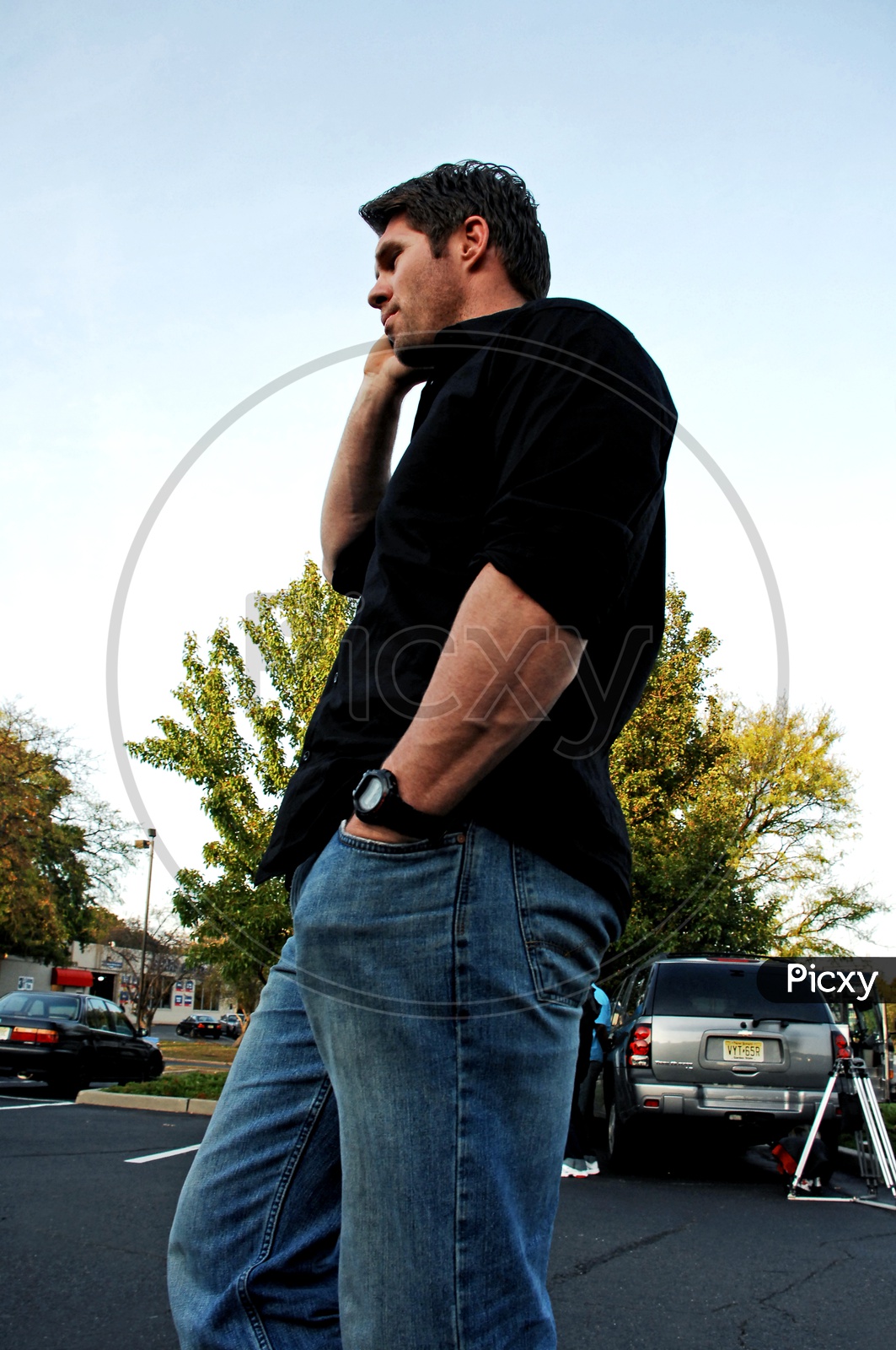 A man talking over a phone on the road