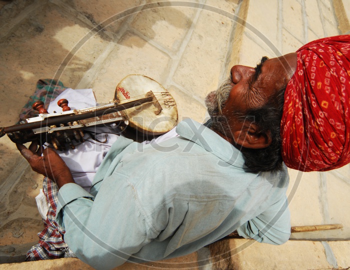Rajasthan man playing musical instrument