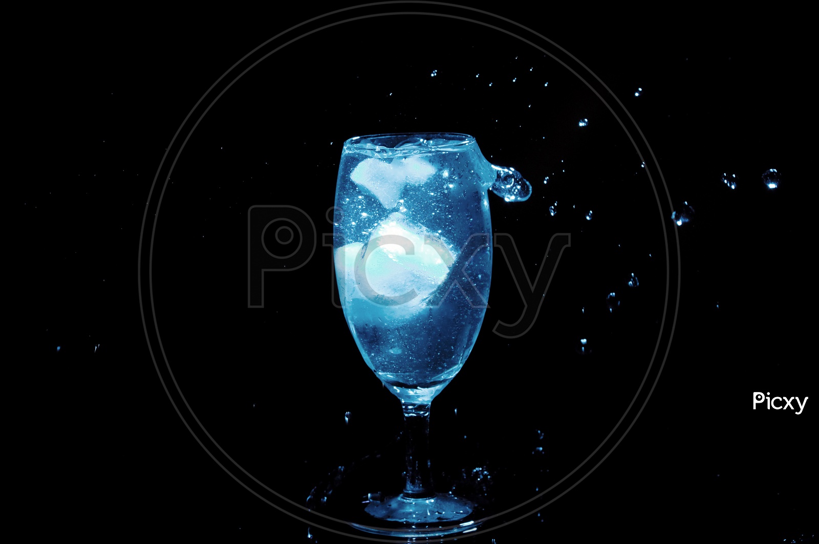 Splash in a glass with ice cubes