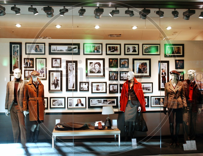 Mannequins dressed in western outfits in a showroom