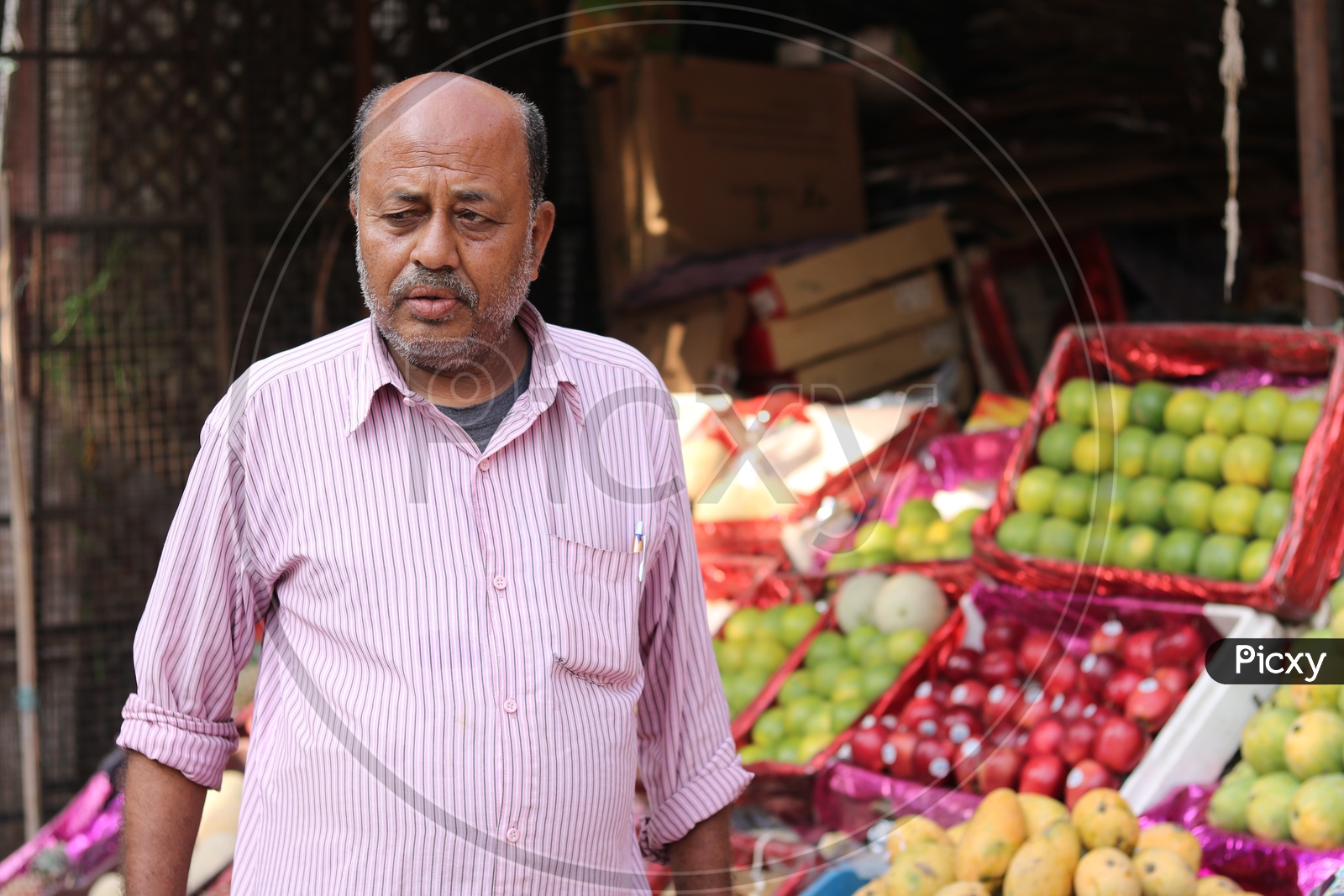 fruit vendor selling fruits at mozamjahi market hyderbad