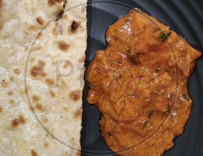 Butter Roti Served With Panner Curry