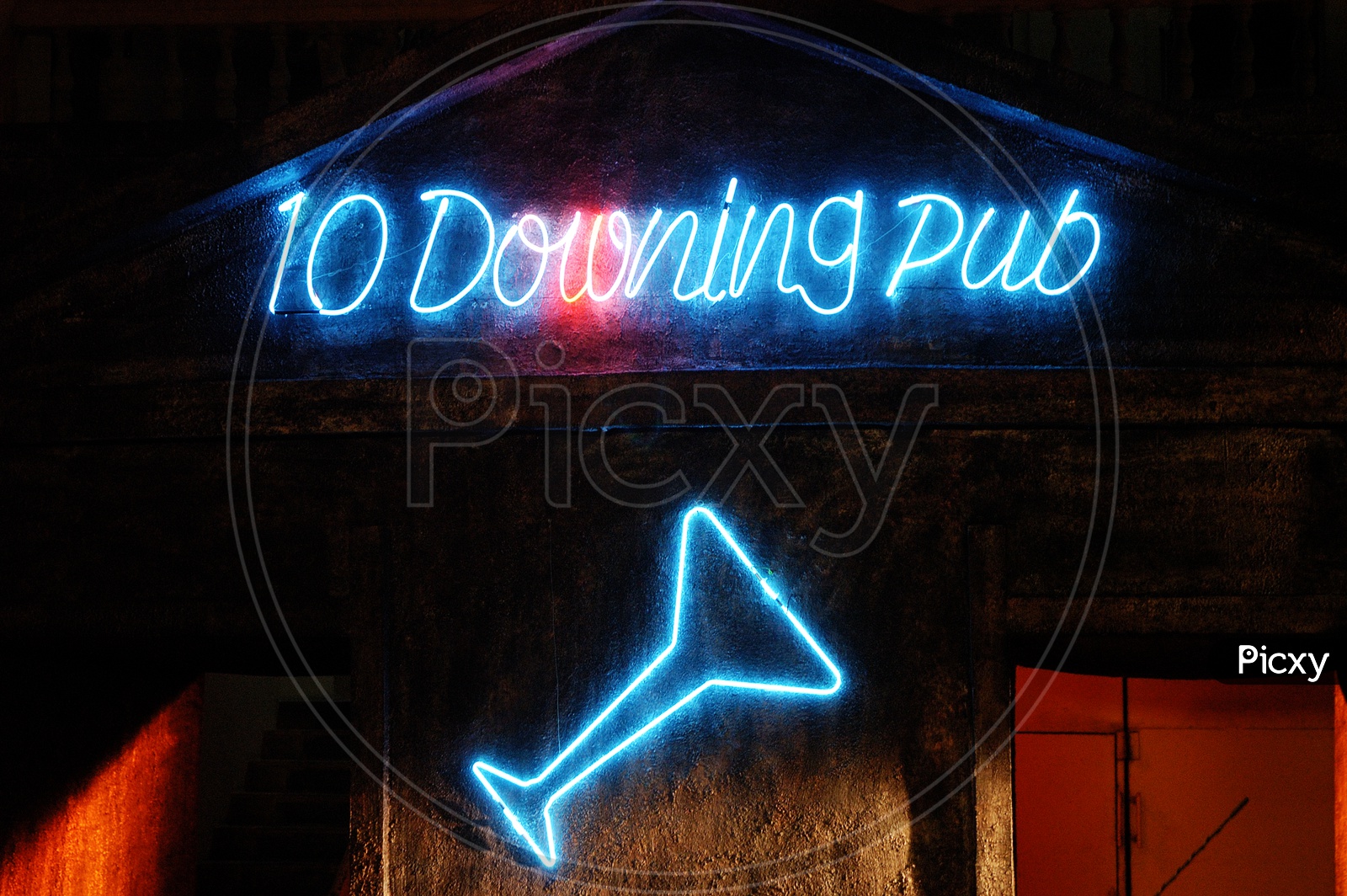 Laser light of 10 downing pub
