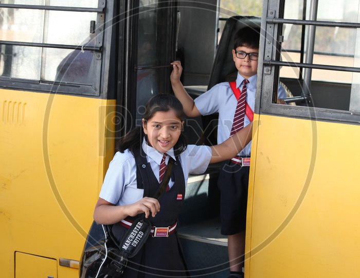 Kids Boarding School Bus