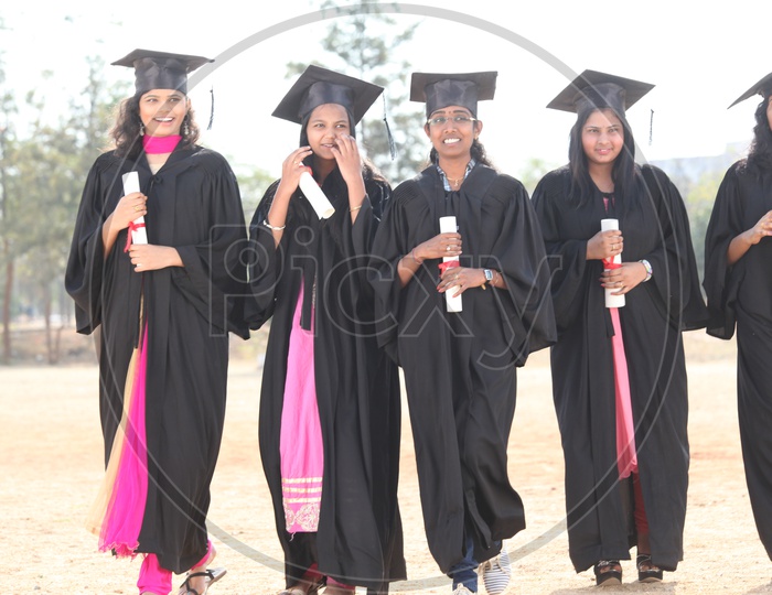 Graduate Scholar Graduation Day Gown Kids & Adults Fancy Dress Costume at  Rs 299.00 | kids Fancy Dress | ID: 25388016448