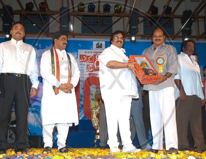 Dasari Narayana Rao awarding a memento during the success meet