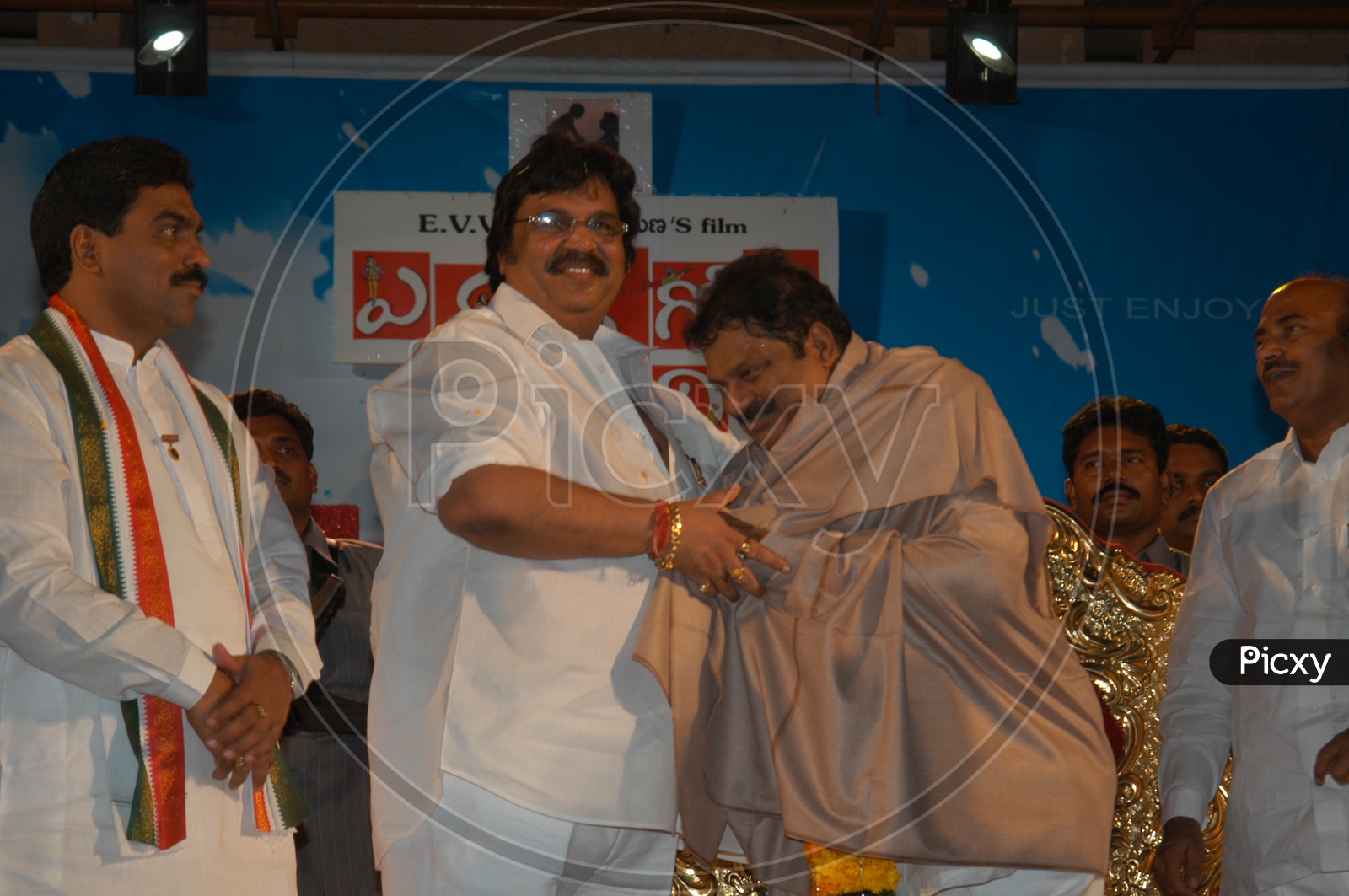 Dasari Narayana Rao felicitating Dharmavarapu Subramanyam