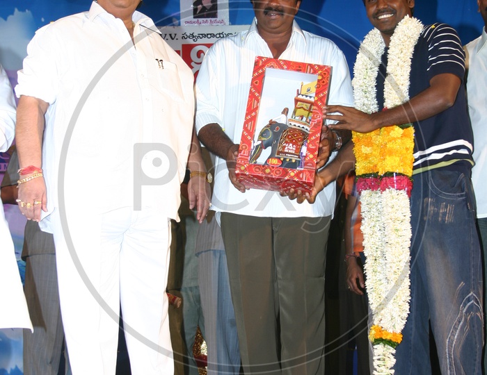 EVV Satyanarayana awarding a memento to Lawrence during the success meet