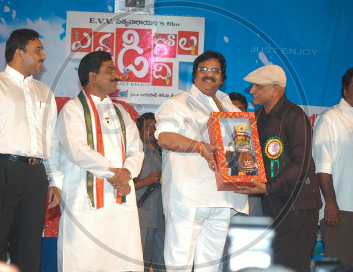 Dasari Narayana Rao awarding a memento to AVS