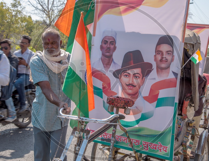 Rickshaw Pullers Carrying The Photo Frames Of Indian Freedom Fighters In a Road Rally  On  the Occasion Of Republic Day
