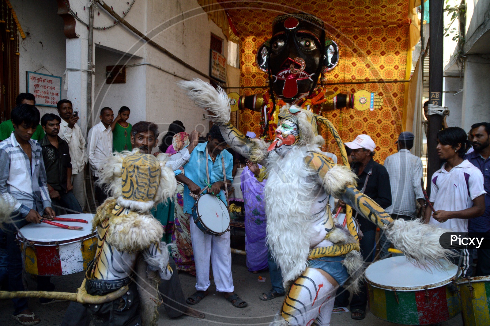 Nagpur Men Dressed Like Lions  In Marbat Procession  and Dancing On Streets of Nagpur