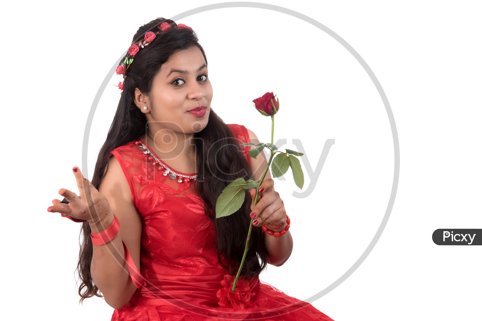 Proposing Pose With Rose 🌹 Device :... - गामियारि Photography | Facebook